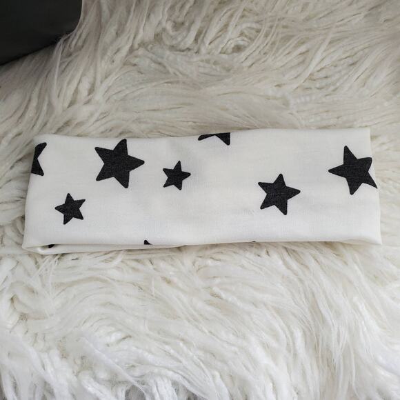 Handcrafted Adult Black & White Star Pattern Knotted Front Headband - Picture 2 of 3